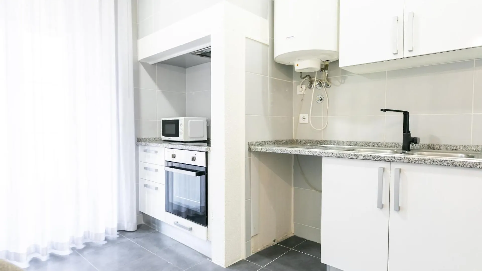 Lisboa 85 Suites & Apartments By Ridan Hotels 3*, Lisbon